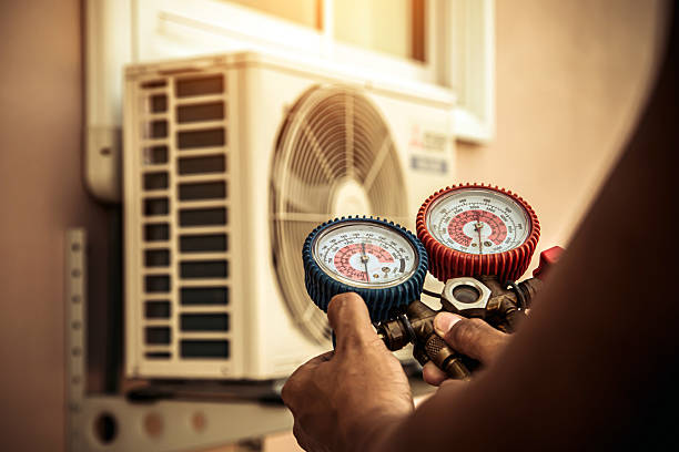Professional Ac Installation technician working in Excelsior Springs, MO